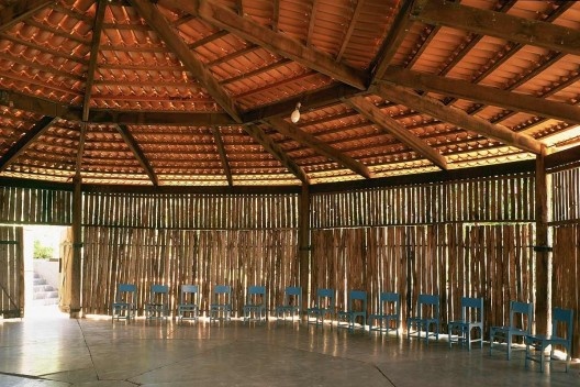 Igreja Espírito Santo do Pinhal, Uberlândia. Arquiteta Lina Bo Bardi<br />Foto Nelson Kon 