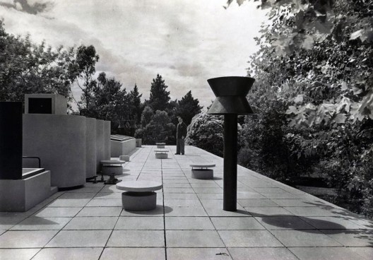 Casa ponte (Casa sobre o arroio), Mar del Plata, 1947. Arquiteto Amancio Williams<br />Foto divulgação  [Museo Casa sobre el Arroyo / Secretaría de Cultura]