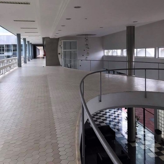 Departamento de Ciência e Tecnologia Aeroespacial – DCTA, hall em sua configuração original, com piso cerâmico, São José dos Campos, 1947. Arquiteto Oscar Niemeyer <br />Foto Rolando Piccolo Figueiredo 