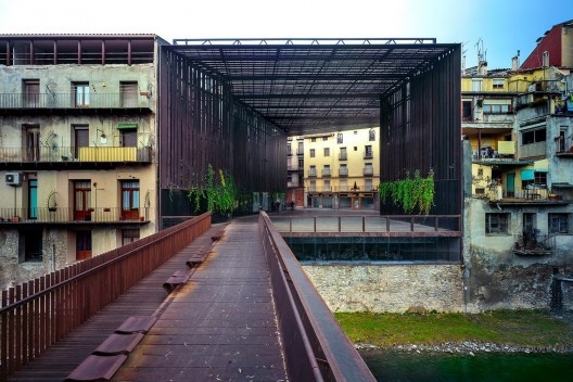 Teatro e Espaço Público Aberto La Lira, 2011, Ripoll, Girona, Espanha. Em colaboração com J. Puigcorbé<br />Foto Hisao Suzuki 