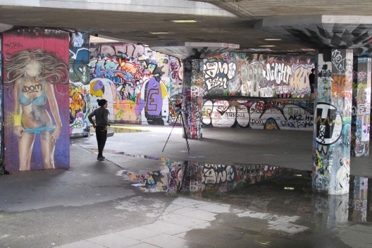 Graffitis no passeio do Southbank <br />foto Roberto Segre 