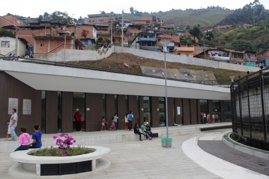 Unidade de Vida Articulada (UVA) Versalles, EDU – Empresa de Desarollo Urbano<br />Foto Roberto Ghione 