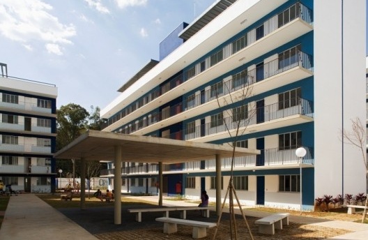 Residencial Alexandre Mackenzie, urbanização da Favela Nova Jaguaré, São Paulo, 2008-2010. Boldarini Arquitetos Associados<br />Foto Daniel Ducci  [website oficial do escritório]