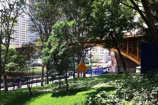 Vale do Anhangabaú, São Paulo. Paisagismo de Rosa Grena Kliass<br />Foto Abilio Guerra 