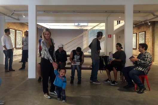 Os convidados do pixador. Exposição <i>Cripta Djan, em nome do pixo</i>, curadoria João Correia<br />Foto Abilio Guerra 