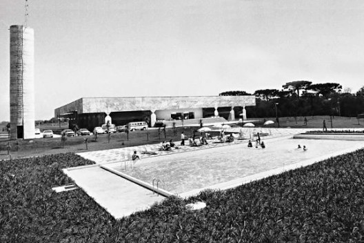 Clínica de Repouso João 23, Curitiba, 1973. Arquitetos Luiz Forte Netto, José Maria Gandolfi, Orlando Busarello e Dilva Busarello<br />Foto divulgação 