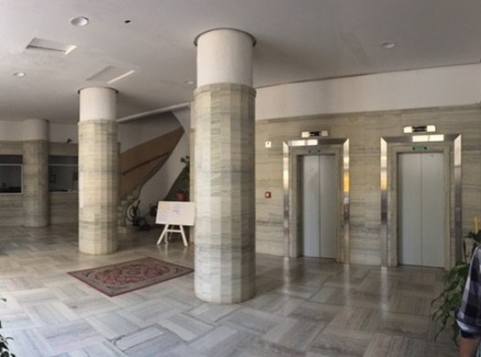 Hall da entrada principal do edifício Rizkallah Jorge, São Paulo, 2016<br />Foto Luiz Fernando de Azevedo Silva 