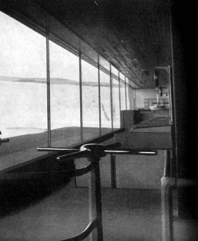 Cidade operária "Channel Heights", San Pedro, Califórnia, EUA. Interior do edifício das lojas<br />Foto divulgação 