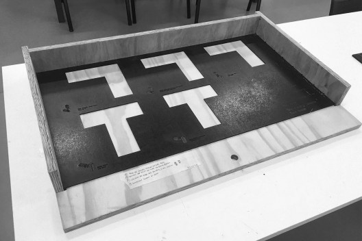Materioteca: gaveta e bandeja. Mock-ups escala 1:1<br />Foto Isabella Simões e Sofia Lundgren  [Acervo Fabricação, tectônica e projeto: catálogo de encaixes em madeira]