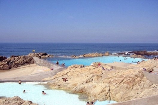 Piscinas das marés, Leça da Palmeira, 1966. Arquiteto Álvaro Siza<br />Foto Christian Gänshirt  [Wikimedia Commons]