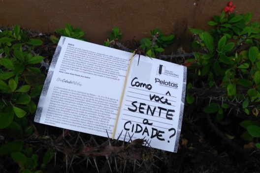 Imagem de intervenção com escritas urbanas da disciplina de Caminhografia Urbana em 2019 [Acervo dos autores, 2019]