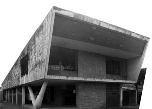 Casa projetada por Augusto Reynaldo, demolida recentemente, localizada na avenida Caxangá [foto da autora]