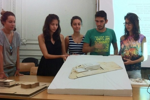 Oficina de Modelos, 21 de fevereiro, manhã, alunos apresentam o processo de trabalho<br />Foto Abilio Guerra 