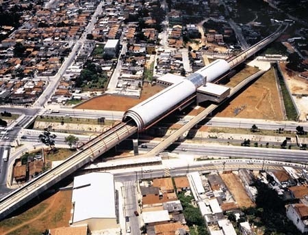 Figura 12 - Estação de Metrô Pêssego, São Paulo<br />Foto Cristiano Mascaro 