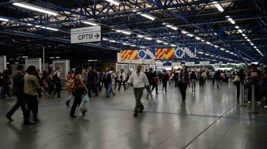 Bandeira/fronteira instalada no Terminal Intermodal Barra Funda de São Paulo<br />Foto divulgação 