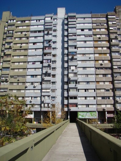 Villa Lugano, passarela de conexão entre edifícios<br />foto André de Oliveira Torres Carrasco 