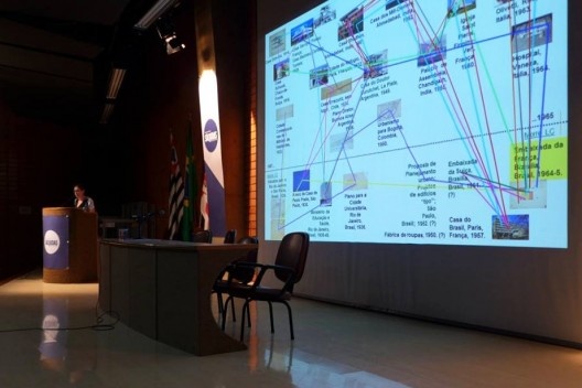 Apresentação de Silvia Raquel Chiarelli, Encontro Núcleo Docomomo-SP 2015<br />Foto André Marques 
