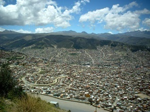 O modo como a cidade de La Paz, Bolívia, e outras tantas similares, tem sido construída implica na impossibilidade de alterações positivas futura<br />Foto do autor 