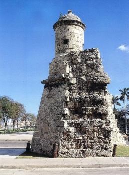 Torreón que se conserva de la antigua Muralla de La Habana