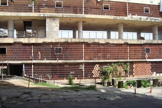 Conjunto Residencial Prefeito Mendes de Moraes ou Pedregulho – RJ. Projeto de Affonso Eduardo Reidy, 1947<br />Foto Cecilia Rodrigues dos Santos, janeiro 2010 