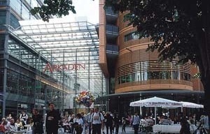 Arkaden Shopping Gallery, Potsdamer Platz. Foto Gianni Bere [Renzo Piano Building Workshop]