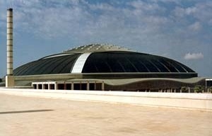 Ginásio Olímpico de Barcelona. Arquiteto Arata Isozaki<br />Foto AG 