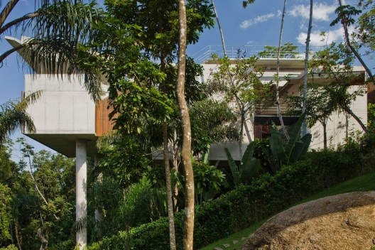 Casa Ubatuba, 2005-2006. Arquiteto Angelo Bucci / SPBR Arquitetos<br />Foto Nelson Kon 