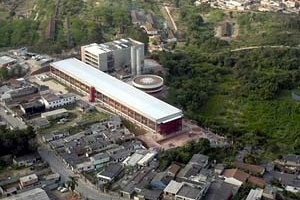 CEU Três Lagos, São Paulo. Arquitetos Alexandre Delijaicov, André Takiya e Wanderley Ariza<br />Foto David Rego Jr 