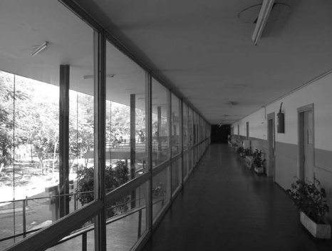 Bloque de aulas desde el interior<br />Julio Cesar Diarte 