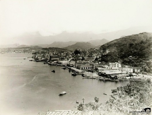 Frente marítima de Vitória com aterros e ocupação entre a Baía e o Maciço Central (1930)<br />Imagem divulgação  [Instituto Jones dos Santos Neves]
