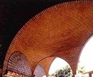  Casa habitación en Cuernavaca, Morelos. 1989). Bovedero Manuel Perrusquia
