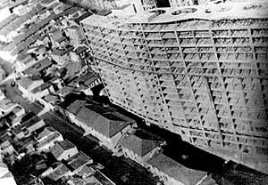Edifício Japurá, São Paulo [BONDUKI, Nabil. Habitação social na vanguarda do movimento moderno no Brasil, Óculum n. 7/]