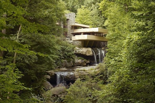 Figura 8 - Frank Lloyd Wright, Casa da Cascata, Bear Run, Pennsylvania, 1935-37<br />Foto Carol McKinney Highsmith  [U.S. Library of Congress, Highsmith Archive]