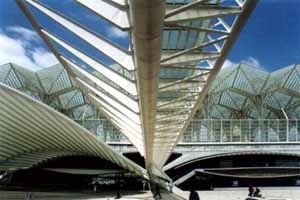 Estação do Oriente em Lisboa, de Santiago Calatrava: bosque de concreto e aço tomando posse do lugar<br />Foto Tarcísio Bahia 