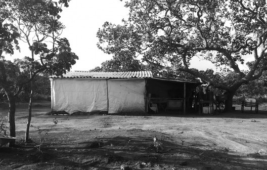 Terra familiar no momento de instalação<br />Foto Tarsila Lopes Bianchi 