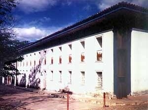 Residência do Arcebispo de Mariana, arquitetos Éolo Maia, Jô Vasconcellos e Sylvio Podestá, Mariana<br />Foto AG 
