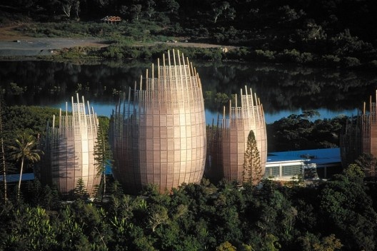 Centro Cultural Jean-Marie-Tjibaou, Nova Caledônia, 1991-1998. Arquiteto Renzo Piano<br />Foto John Gollings  [Vitruvius / cortesia RPBW]