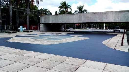 Paisagismo do MuBE, de autoria de Burle Marx, Haruyoshi Ono e equipe. Simulação dos mosaicos de piso nas áreas externas, que foram descartados na elaboração do projeto final<br />Foto Guilherme Mazza Dourado 