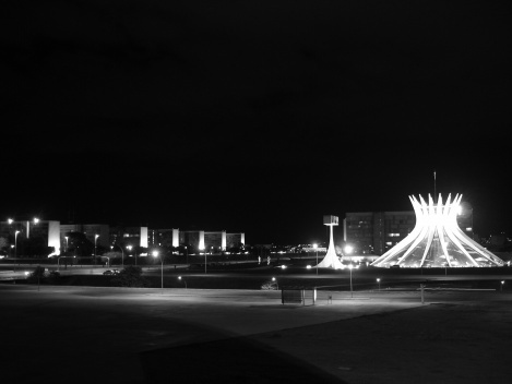 Catedral de Brasília (oficialmente: Catedral Metropolitana de Brasília)<br />Foto Eduardo Pierrotti Rossetti 