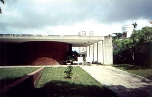 Fig. 1: Casa Otacílio Campos, projeto de Acácio Gil Borsoi (1966), em João Pessoa: Amaral, 2004 [cedida pela autora]