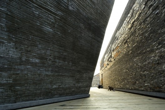 Ningbo History Museum, 2003-2008. Ningbo, China<br />Foto Lv Hengzhong  [Pritzker Prize]