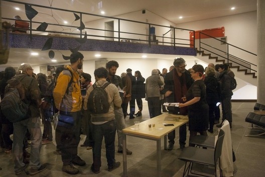 Helena Ayoub recebe convidados no início da festa de lançamento do livro “Abrahão Sanovicz, arquiteto”, IAB/SP, 22 ago. 2017<br />Foto Fabia Mercadante 