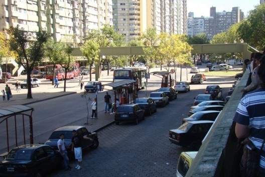 Villa Lugano, avenida principal e passarela<br />foto André de Oliveira Torres Carrasco 