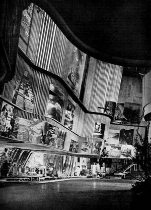 Interior do pavilhão da Feira de Nova York (1939) [L'Architecture D'Aujourd'Hui, nº 29, ab. 1950]