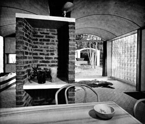 Interior da casa de Week-end [BOESIGER, Willy. Le Corbusier. São Paulo, Martins Fontes, 1994]