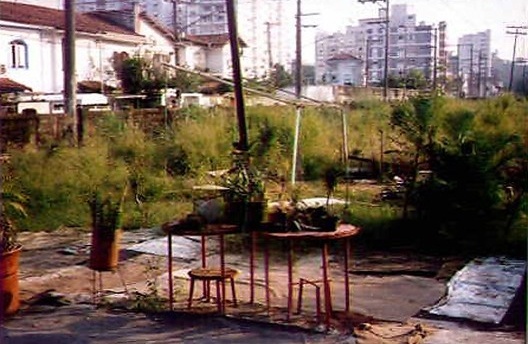 Praça expontânea<br />Foto Orlando Faya 