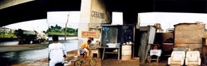 Barracos sob o viaduto