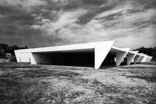 Vilanova Artigas, Escola em Itanhaém, São Paulo, 1959  [ARTIGAS, Rosa et alli (org)]