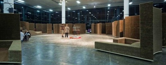 “O outro, o mesmo”, terreiro da 29ª Bienal de Arte de São Paulo, 2011. Arquiteto Carlos Teixeira
