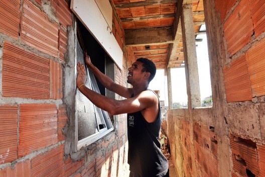 Construção na Favela do Metrô, Mangueira, 2013<br />Foto Tânia Rêgo  [Agência Brasil]